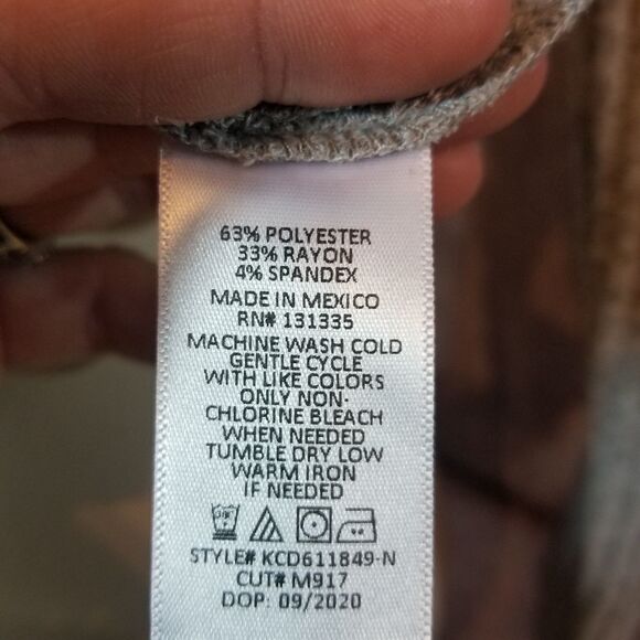 Socialite Grey Button Down Top Size Small - Picture 5 of 5